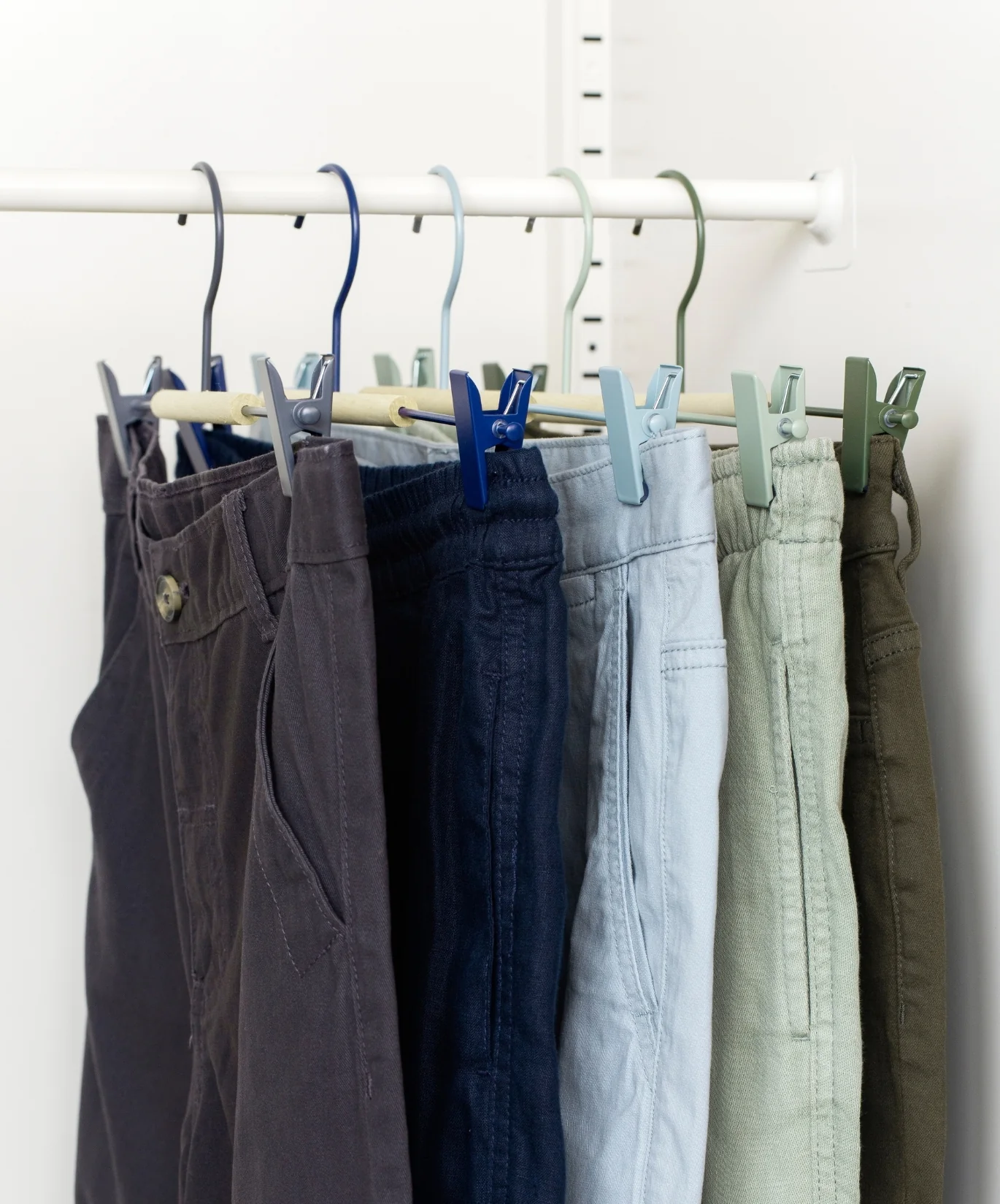 Adult Clip Hangers in Winter - Image 2