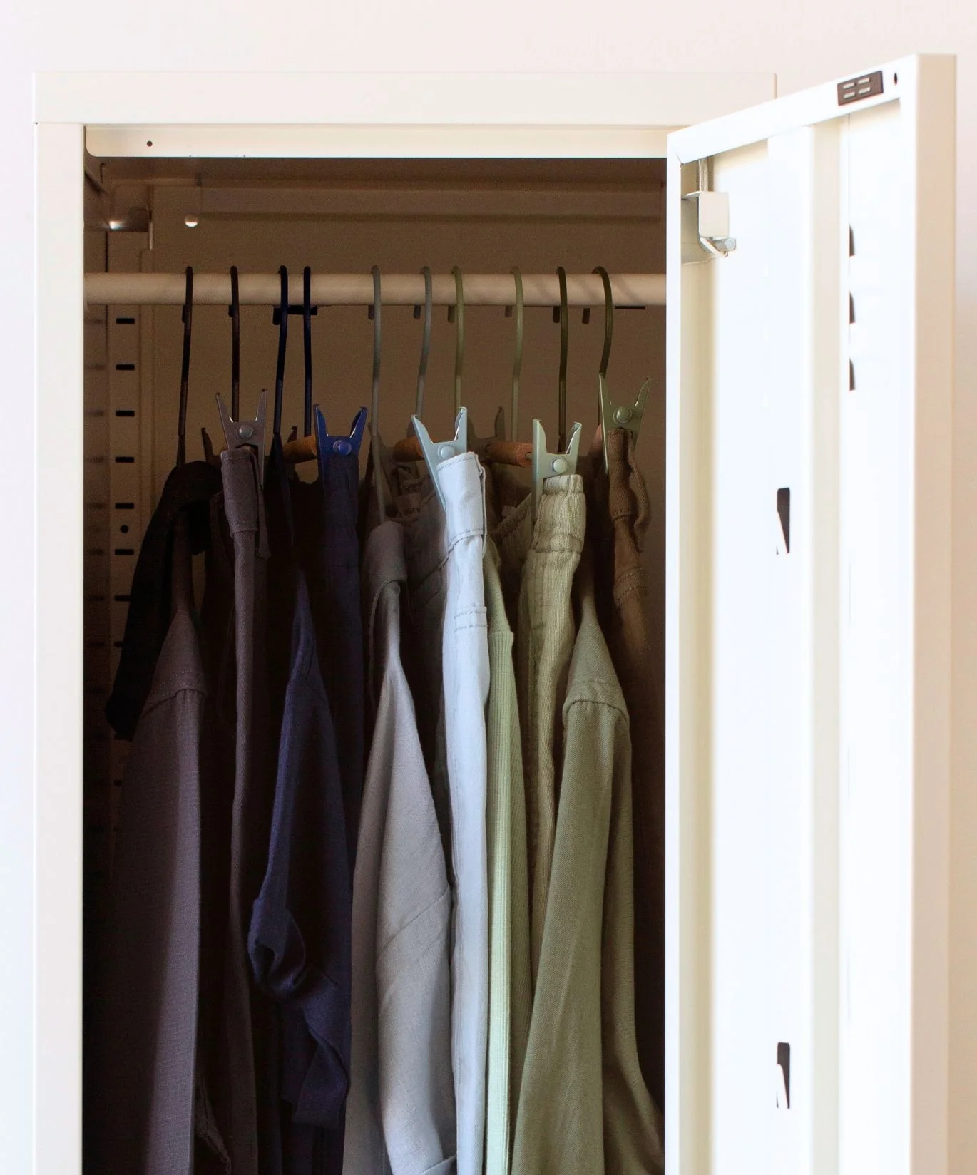 Adult Clip Hangers in Winter - Image 3