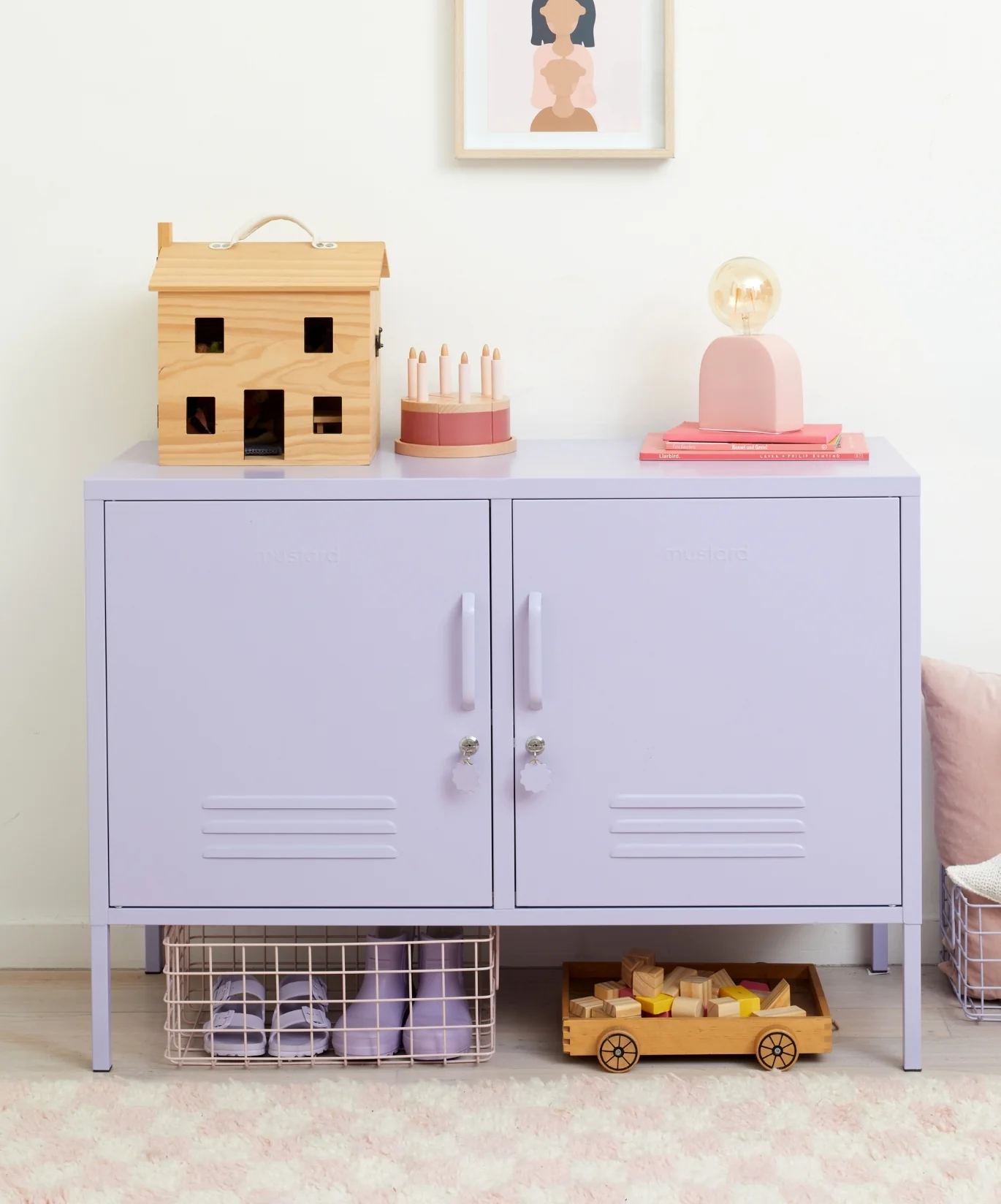 The Lowdown in Lilac - Image 5