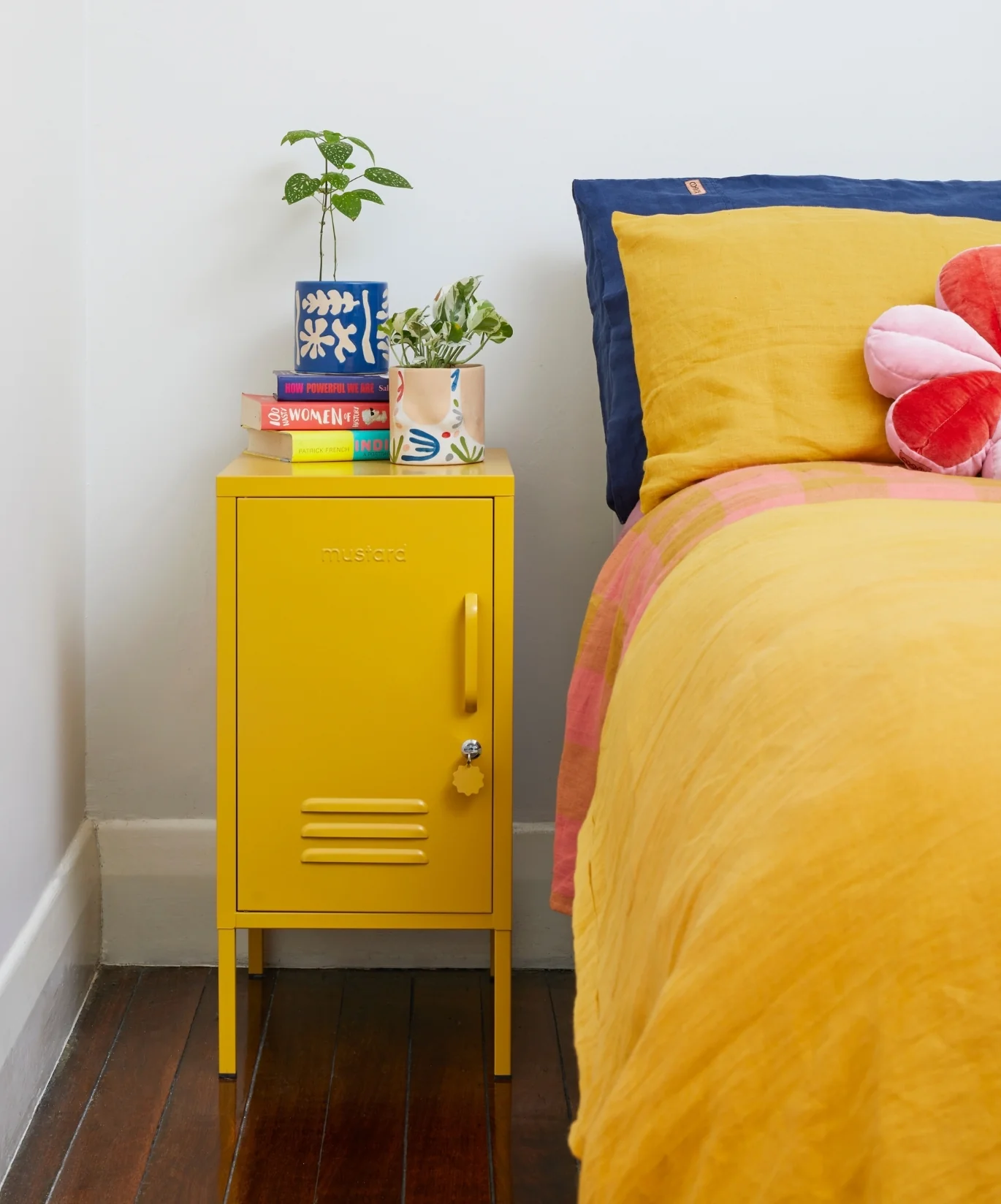 The Shorty in Mustard to the Left - Image 6