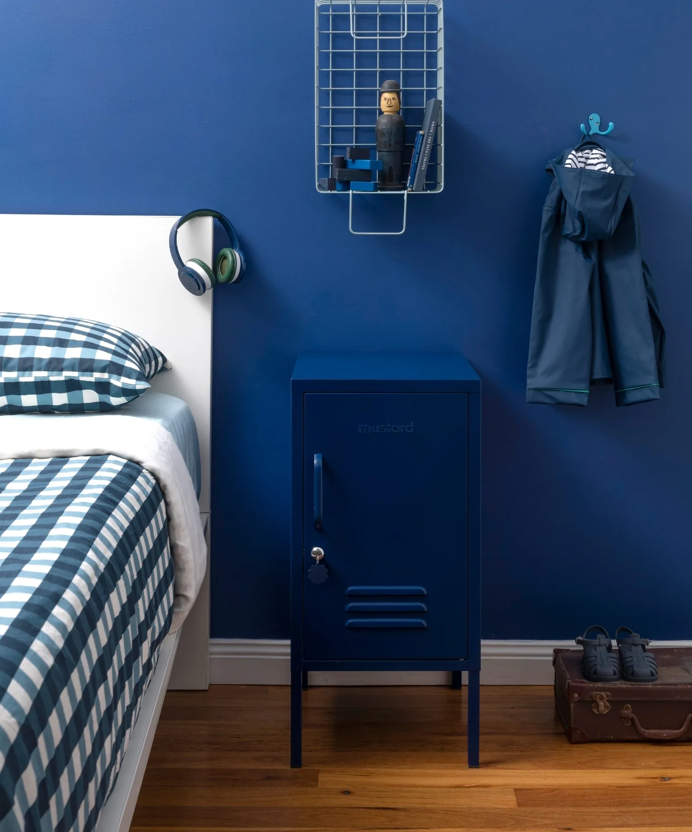 The Shorty in Navy - Image 6